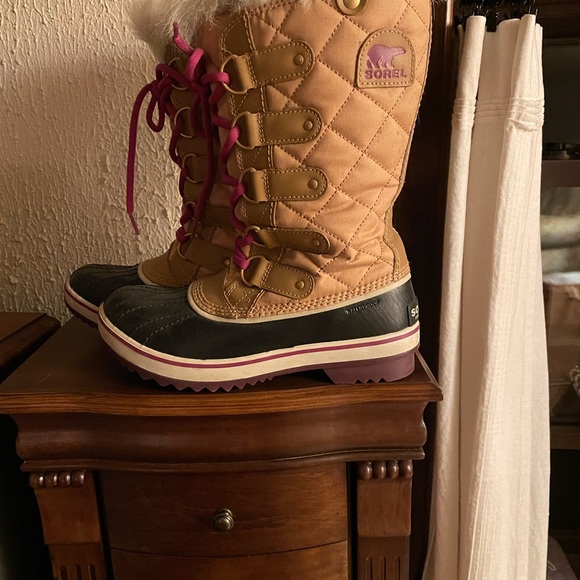 Sorel Winter Boots - Picture 3 of 6